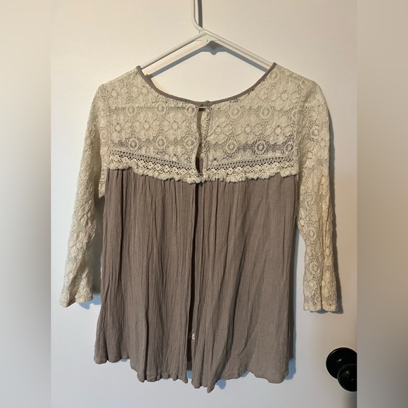 Lace/Open Back Blouse - Picture 3 of 4